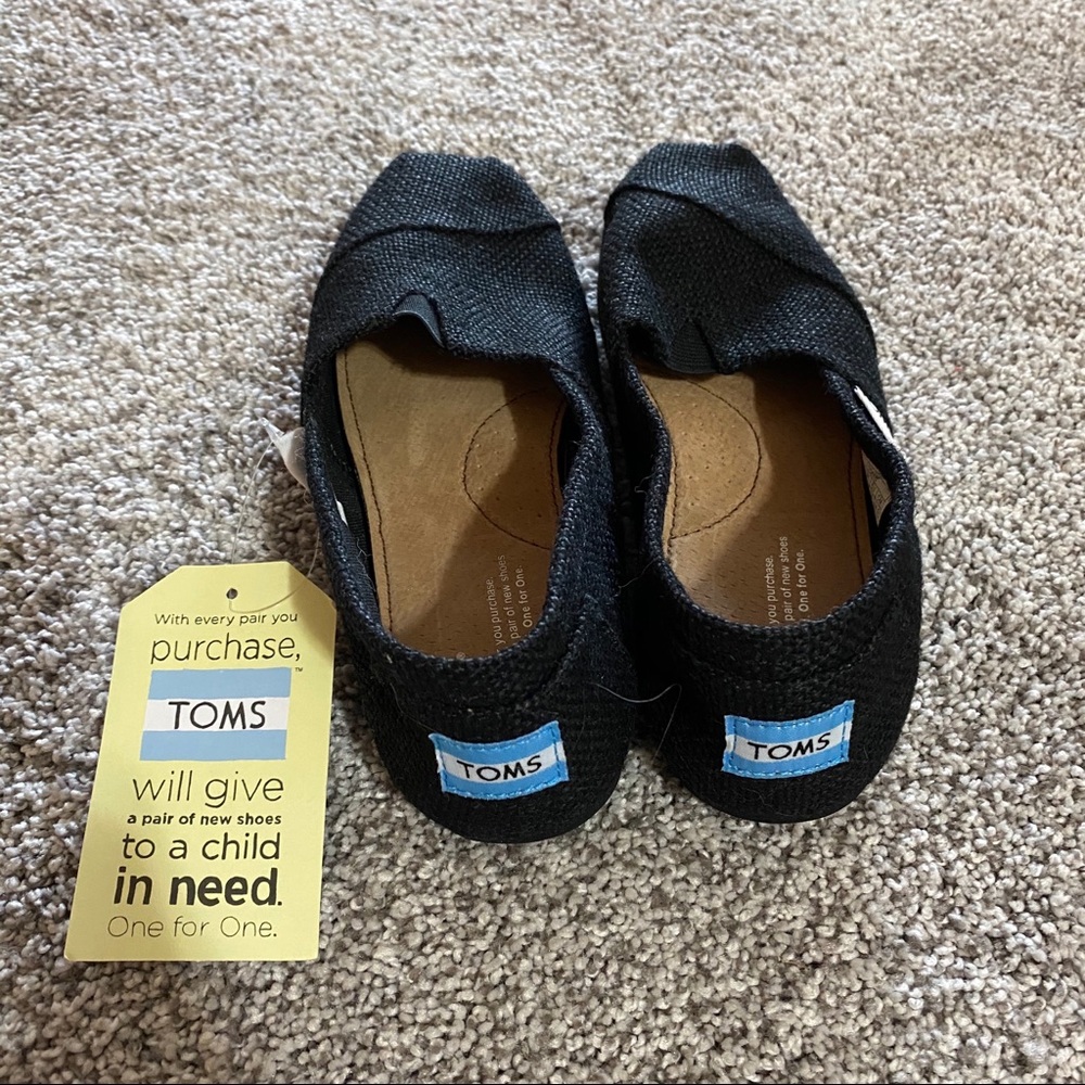 new with tags black TOMS shoes